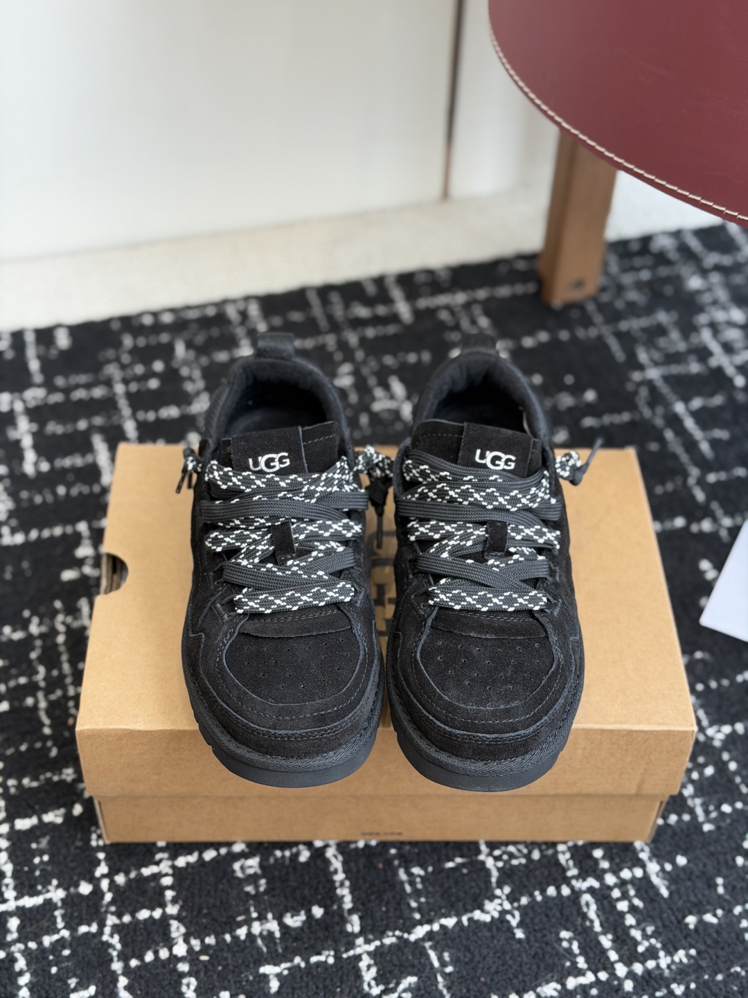 NO:788330,Purchasing level Thin-soled Mel Couple Style Unlock·Minimel｜Get three different tying methods Turn on the spring equipment seasonal change mode There is more than one aspect of the trend Freely release the spring style inspiration UGG's mini-mel casual shoes can make it easy for you to easily show the casual and relaxed spring energetic style UGG single product recommendation [UGG Minimel thin-soled casual shoes] Simple design The overall shape is full of relaxation Versatile style Suitable for various casual occasions Effortless to wear  Two-color double shoelace design makes it easy to put on and take off, comfortable and easy to wear. A pair of UGGs can complete any look!  Size 35-44, casual shoes/sports shoes, sneakers19860909代购级 薄底梅尔情侣款 解锁·Minimel｜Get三种不同系带方法 开启 春日装备换季模式 潮流不止一面 尽情自由释放春日造型灵感 UGG的迷你梅尔休闲鞋都能让你轻松应对,轻松展现出随性松弛的春日活力风格 UGG单品推荐【UGG Minimel 梅尔薄底休闲鞋】 简约的设计 整体造型松弛感满分 百搭的款式 适合各种休闲场合 不费力穿搭 双色双鞋带设计 穿脱方便 舒适好穿 一双UGG 搞定所有look！ 码数35-44,休闲鞋/运动鞋,sneakers,Women's Shoes