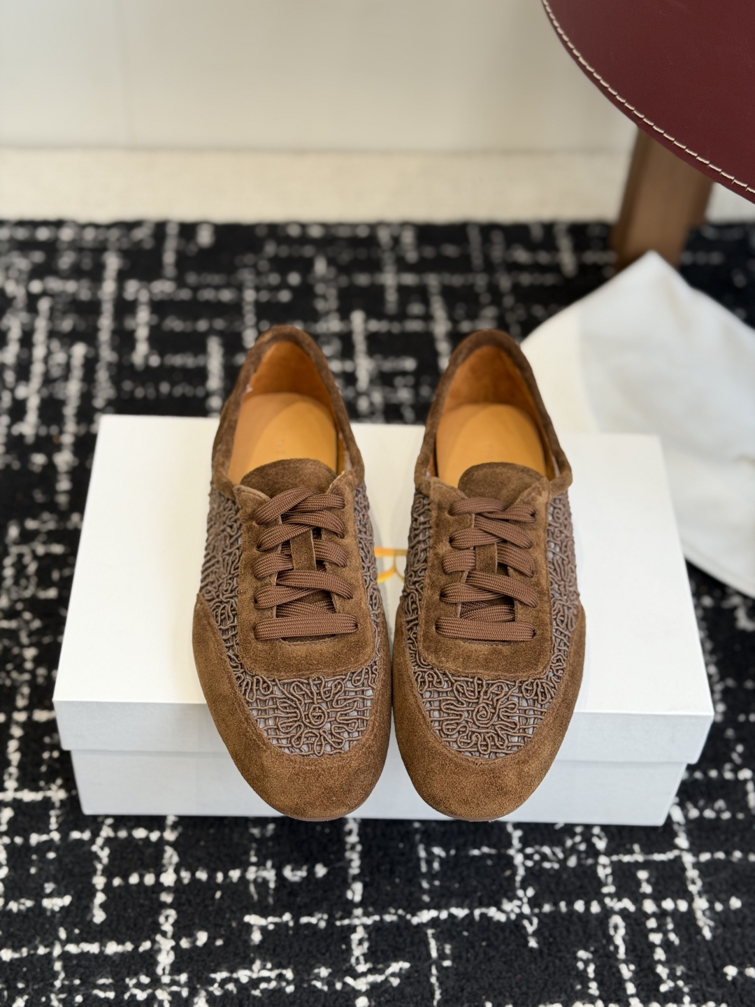 NO:788760,Dongguan purchasing agent The row 26ss classic woven surface casual shoes new product. The smart charm of crochet is integrated into daily life, and the classic silhouette of dance shoes is depicted with modern brushwork!  Drawing inspiration from classic Japanese shoes, the rounded toe is embellished on the upper, simple but not complicated, suitable for a variety of styles, smart and fashionable in every step. Size#35-40 (40 made to order, non-returnable), casual shoes/sports shoes, sneakers19860909东莞代购级 The row 26ss 经典编织面休闲鞋 新品 以钩花的灵动意韵融于日常,以现代笔触刻画舞鞋经典轮廓！ 从经典日式鞋履汲取灵感,圆润鞋头点缀于鞋面,简而不繁适合多种造型,步履之间灵动时髦. Size#35-40（40 定做不退换）,休闲鞋/运动鞋,sneakers,Women's Shoes