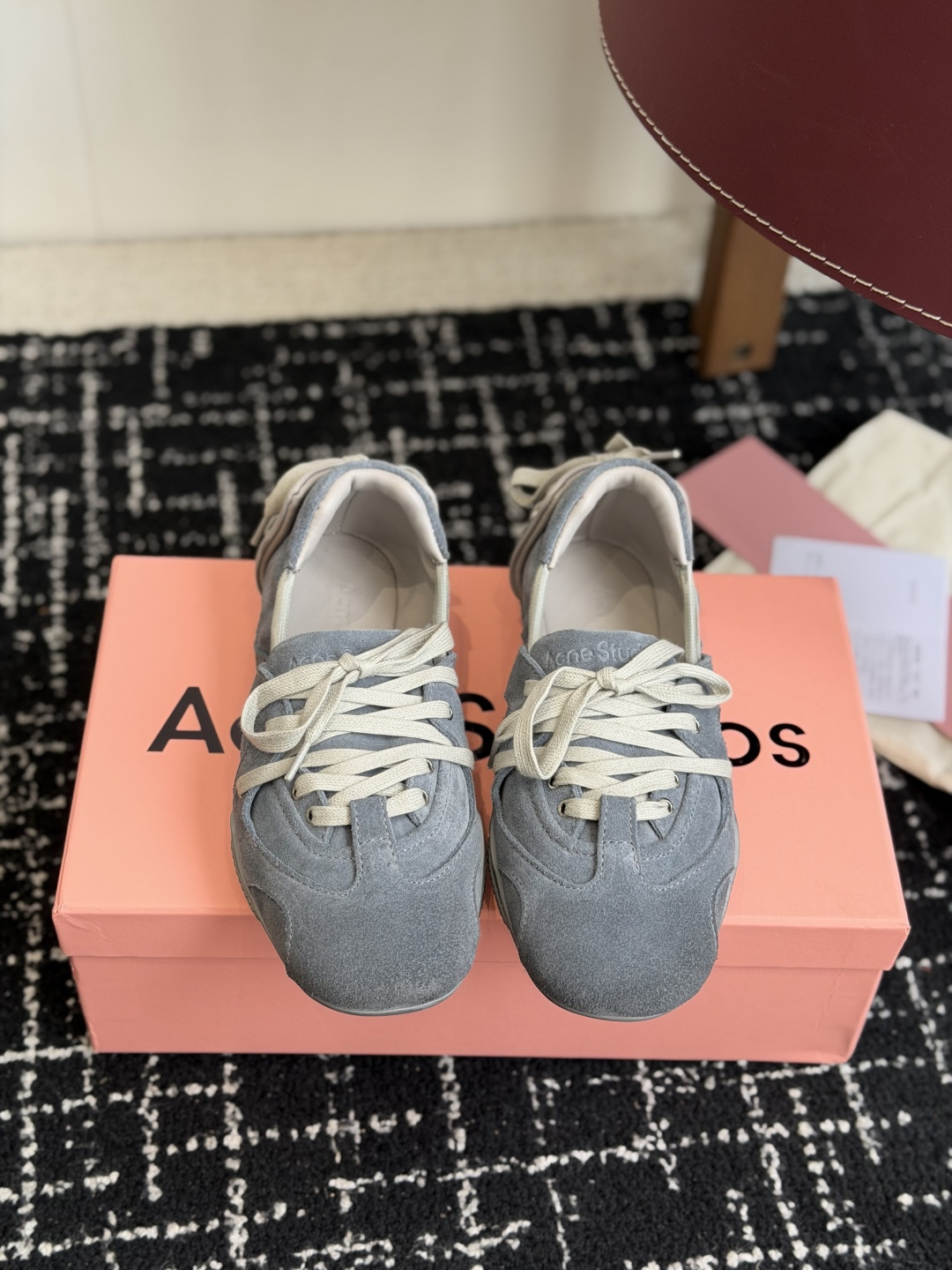 NO:789801,Purchasing agent Acne Studios 25ss new spring and summer catwalk ballet shoes. It can be said that every pair is a shoe that can be treasured. This year's ballet shoes are really beautiful. The design and ballet shoes are instantly stunning!  The details are completely compared to the original ones. The original molded outsole is very comfortable. Size#35-40 (40 orders are not returnable), casual shoes/sports shoes, Acne studios, dior, sneakers19860909代购级 Acne Studios 25ss 春夏季新款走秀款芭蕾鞋 可以说每一双都是可以珍藏的鞋子 今年这款芭蕾鞋真的是太美了 设计搭配芭蕾舞鞋瞬间仙儿到爆！ 细节完全对比原版做的相当精细 原版开模大底 舒适度拉满 Size#35-40(40订做不退换),休闲鞋/运动鞋,acne studios,dior,sneakers,Women's Shoes