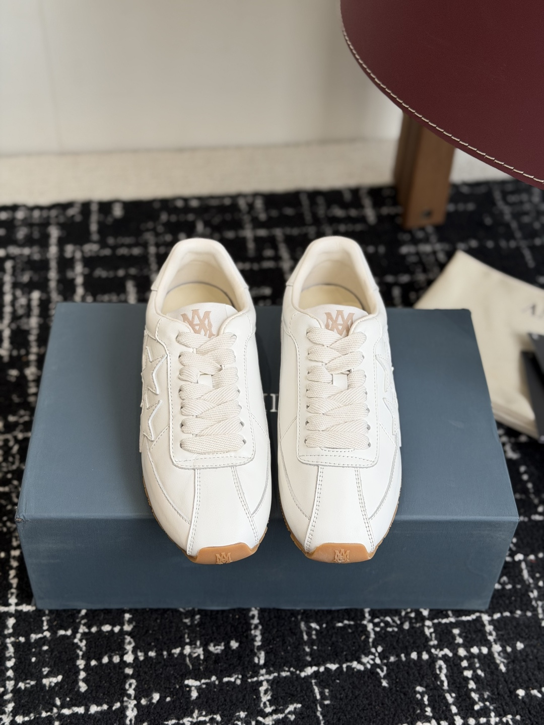 NO:789795,Purchasing agent Amiri Emile 26 new spring and summer new casual sports shoes sneakers original purchase and development Amiri's brand star and MA logo appear on the tongue of the classic and durable moral training model!  Fabric: Imported cowhide Lining: Original customized breathable lining Outsole: Exclusive molded TPU material Size# Women's 35-40 (customized for 40), casual shoes/sports shoes, amiri, sneakers, cowhide19860909代购级 Amiri埃米尔 26春夏新款新款 休闲 运动鞋 板鞋 原版购入开发 Amiri的品牌星星和 MA标识出现在鞋舌经典耐穿的德训款！ 面料: 进口牛皮内里: 原版定制透气里 大底: 独家开模TPU材质 Size#女款35-40（40定做）,休闲鞋/运动鞋,amiri,sneakers,cowhide,Women's Shoes