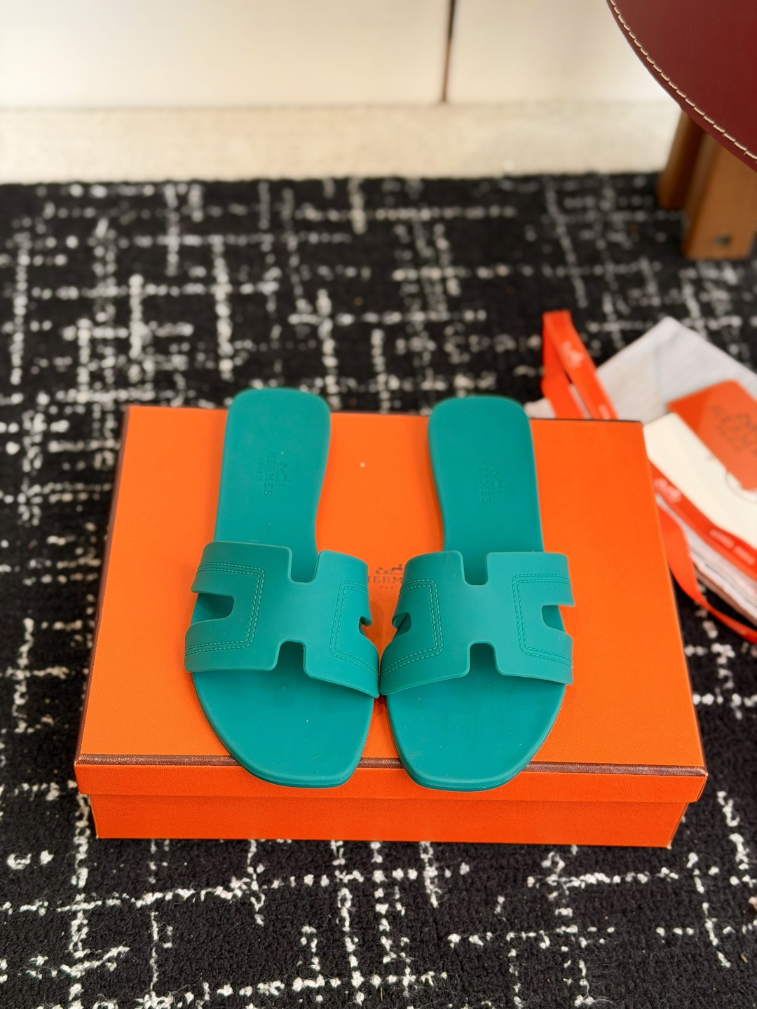 NO:789898,Purchasing-grade Hermes Hermes imported spices PVC H slippers, high-end and classy, ​​more suitable for lazy people, no need to lift a finger, convenient and fast size: 36-42 The size is small, it is recommended to go up one size, slippers, hermes, hermes, slippers19860909代购级 Hermes爱玛仕进口香料pvc H拖 高端大气上档次外,更适合懒人族们,都不用动下手,方便快捷 size:36-42 码数偏小,建议拍大一码,拖鞋,hermes,hermes,slippers,Women's Shoes