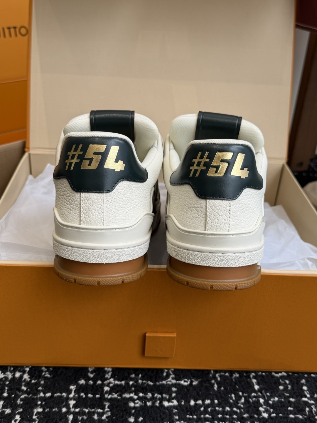Louis Vuitton LOUISVUITTONTrainer皮革圆头系带字母签名低帮板鞋鸳鸯 请注意区分市面通货材料