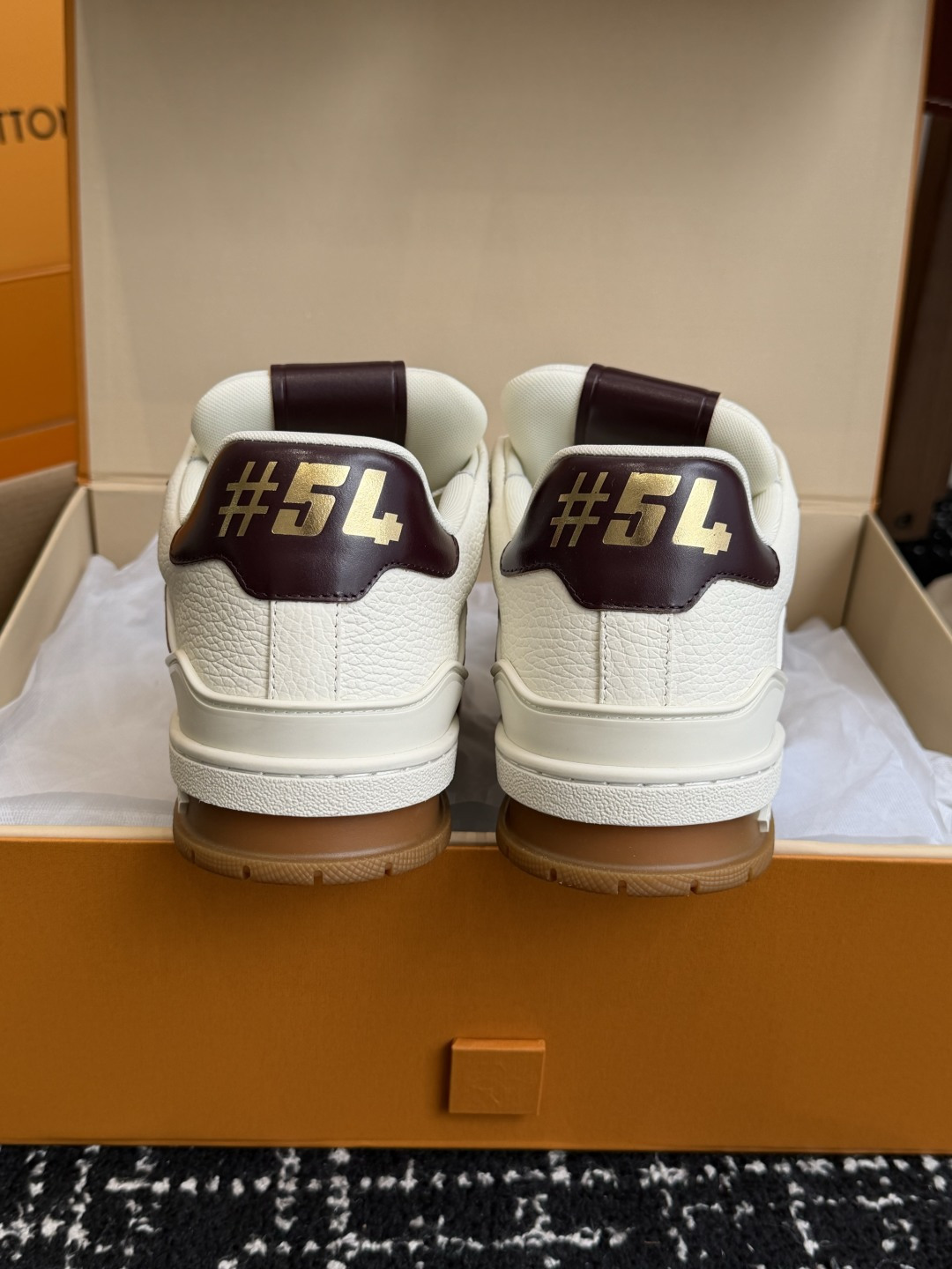 Louis Vuitton LOUISVUITTONTrainer皮革圆头系带字母签名低帮板鞋鸳鸯 请注意区分市面通货材料
