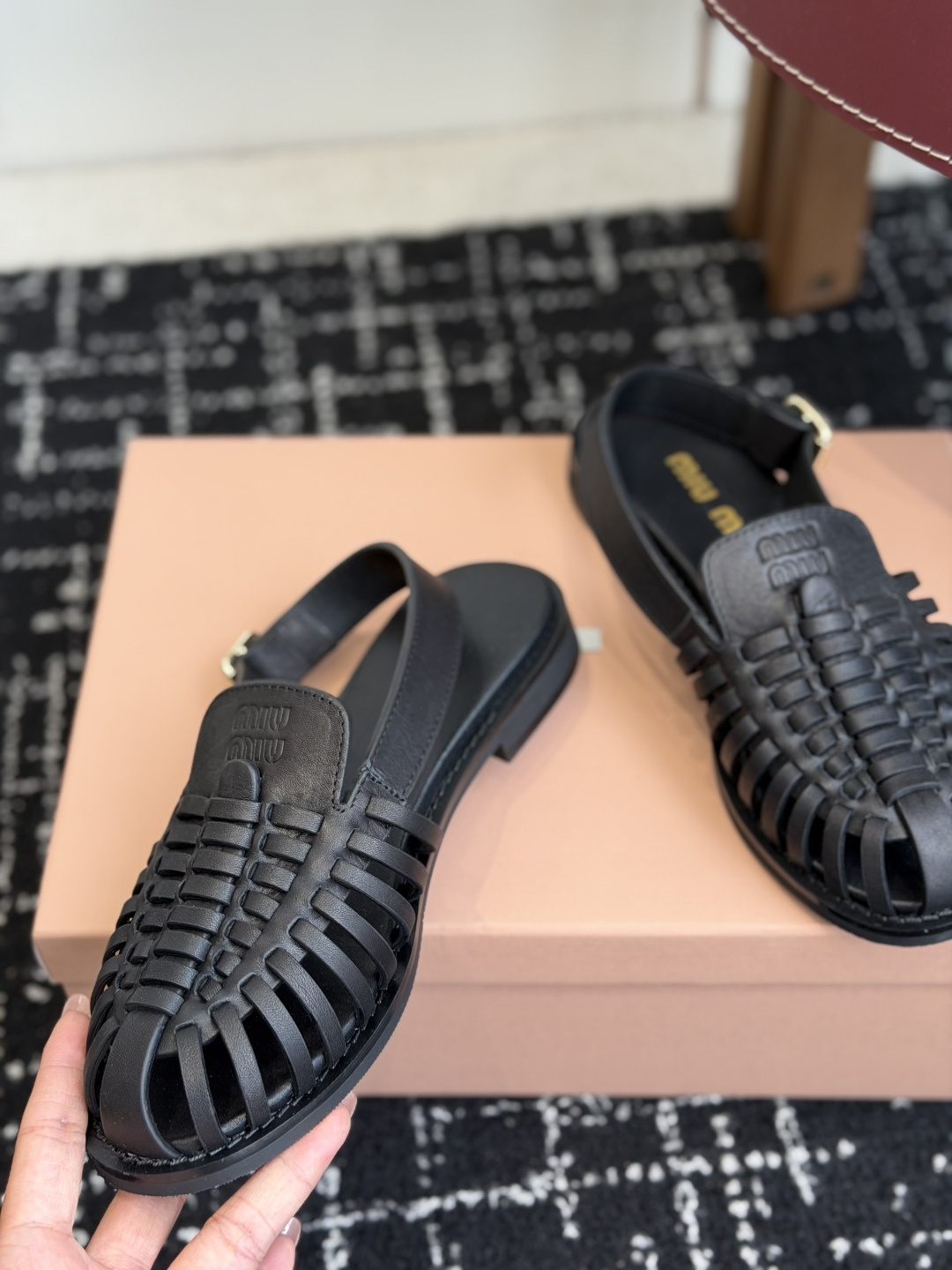Чёрные плетёные сандалии Miu Miu