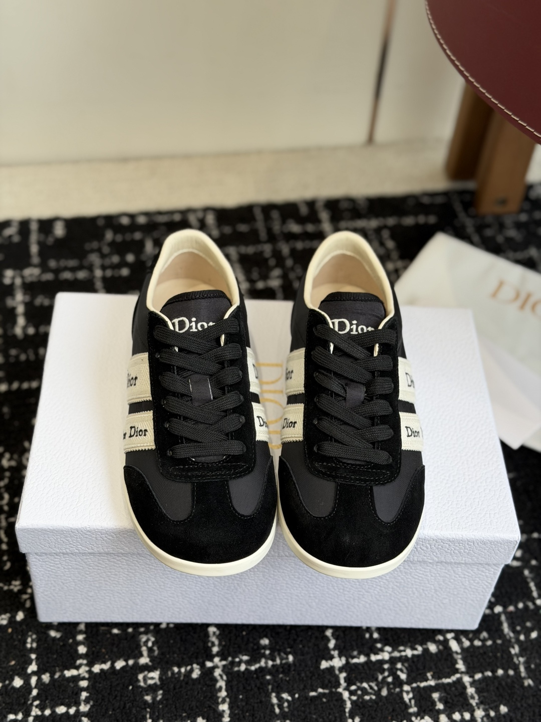 NO:781213,Purchasing-grade Dior Dior 2026 embroidered casual sneakers. Original purchase, development and production. This Dior sneaker is a new fashion item, which enhances the style of the series. The sandals are the same series of casual Oblique printed cotton embroidered uppers, with comfortable thick soles, tongues and Christian Dior Paris logo laces. Can add fashionable temperament to all kinds of casual looks. Fabric: Original customized imported sheepskin embroidery. Lining: Imported soft sheepskin lining. Outsole:  Original rubber outsole Size#35-42 (40 41 42 customized, non-returnable), casual shoes/sports shoes, dior, dior, sandals, sneakers, sheepskin, sheep19860909代购级 Dior迪奥2026 刺绣 休闲运动鞋 原版购入开发 做货 这款Dior 运动鞋是一款新款时尚单品,提升该系列的格调,凉鞋同系列休闲 Oblique 印花棉质刺绣鞋面,搭配舒适厚底、鞋舌和 Christian Dior Paris 标志鞋带. 可为各式休闲造型增添时髦气质 面料: 原版定制进口羊京 刺绣 内里: 进口柔软羊皮里 大底: 原版橡胶大底 Size#35-42（40 41 42定做不退换）,休闲鞋/运动鞋,dior,dior,sandals,sneakers,sheepskin,sheep,Women's Shoes