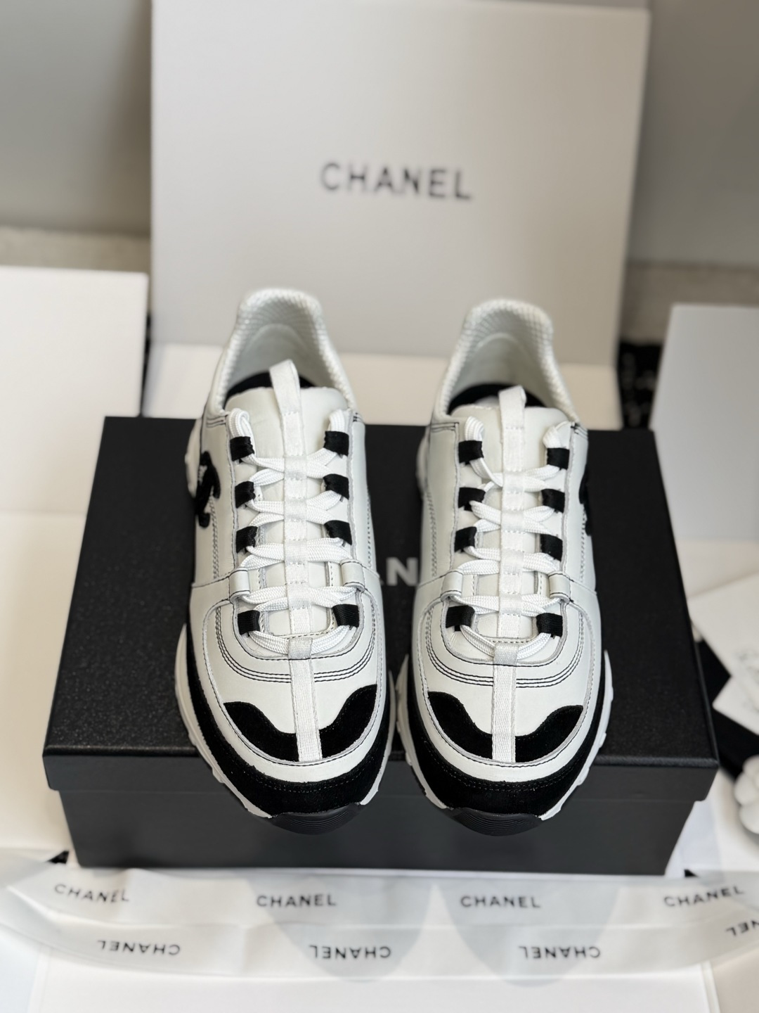 NO:783526,Purchasing-grade Chanel Chanel 26ss spring and summer new counter top casual sports shoes. This classic design has a simple and elegant style on the upper; the outsole is fashionable and sporty; the extraordinary inclusion of a variety of color matching elements is very good-looking and versatile, suitable for leisure, fashion, sports and outdoor use. The upper is made of cowhide, and the lining is made of original imported breathable mesh and original TPU combination outsole.  Size35-40 (40 is custom-made and cannot be returned or exchanged), half drag, chanel, chanel, sneakers, cowhide19860909代购级 Chanel香奈儿 26ss 春夏新款专柜顶级休闲款运动鞋 这款经典设计 鞋面简洁大气的风格；大底却时尚运动；不平凡的拥入了多种配色元素多元化混搭非常好看百搭,休闲,时尚,运动,户外都能兼顾 鞋面采用 牛皮 内里采用 原版进口透气网 原版TPU组合大底  Size35-40（40订做不退换）,半拖,chanel,chanel,sneakers,cowhide,Women's Shoes