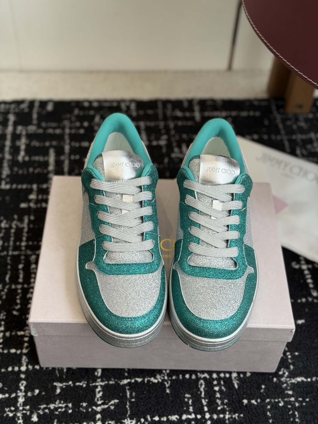 NO:783534,Purchasing agent Jimmy Choo 26ss latest casual shoes, the main series of the counter!  Purchasing agent level!  The fabric is made of the original Grete, with a cool style and craftsmanship with JC elements, a unique series combination!  Super comfortable on the feet!  The inner sheepskin outsole is the original open-molded TPU outsole Size 35-45 (40 for women and 45 for men, custom-made and non-returnable), half drag, jimmy choo, sheepskin19860909代购级 Jimmy Choo 26ss 最新休闲鞋,专柜主打系列！代购级别！ 面料选用原版格力特,炫酷风格,搭配jc元素的工艺,绝绝子的系列组合！上脚超级舒适！内里羊皮大底是原版开模TPU大底 Size35-45（女40男45订做不退换）,半拖,jimmy choo,sheepskin,Women's Shoes