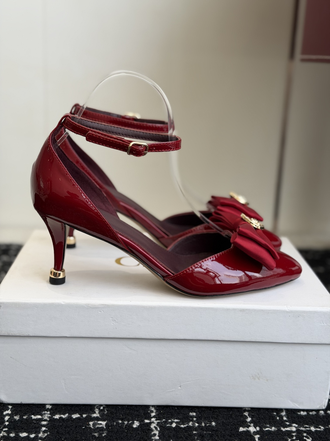 Chloé Bow-Detail Patent Leather Pumps – Burgundy