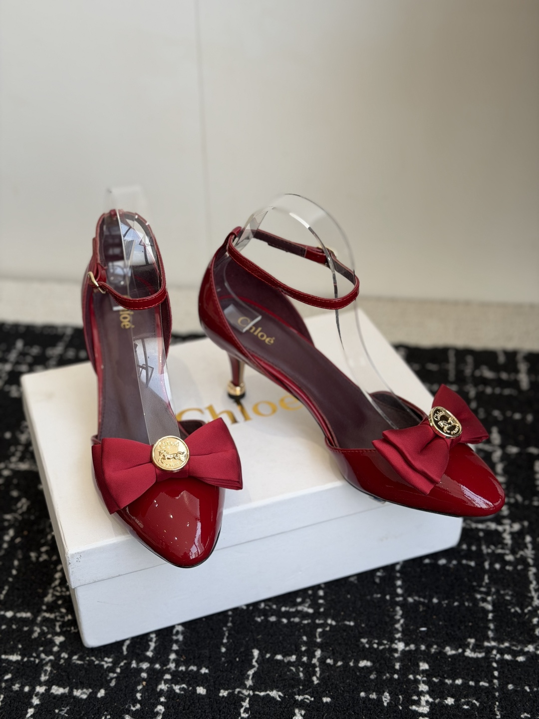 Chloé Bow-Detail Patent Leather Pumps – Burgundy