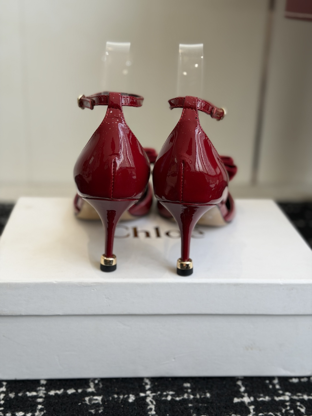 Chloé Bow-Detail Patent Leather Pumps – Burgundy