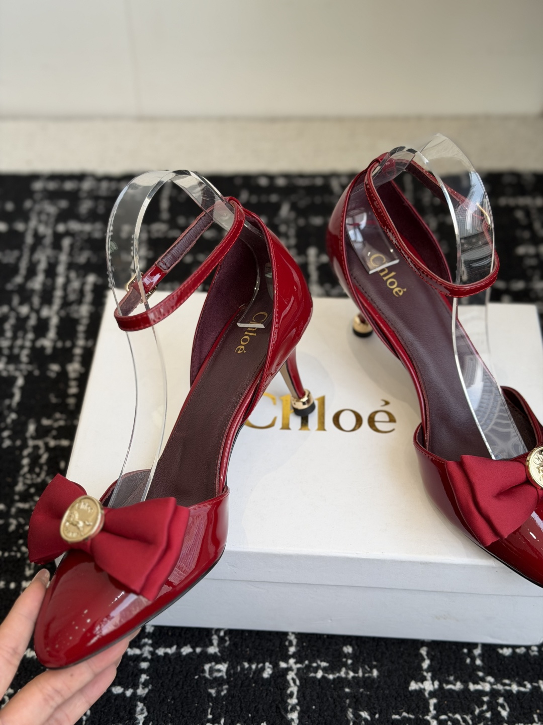 Chloé Bow-Detail Patent Leather Pumps – Burgundy