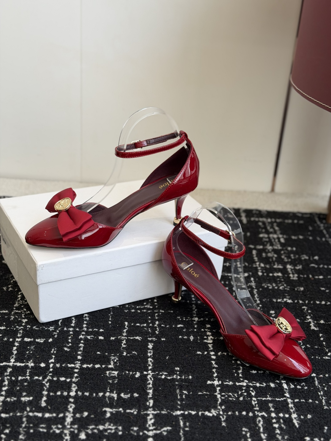 Chloé Bow-Detail Patent Leather Pumps – Burgundy