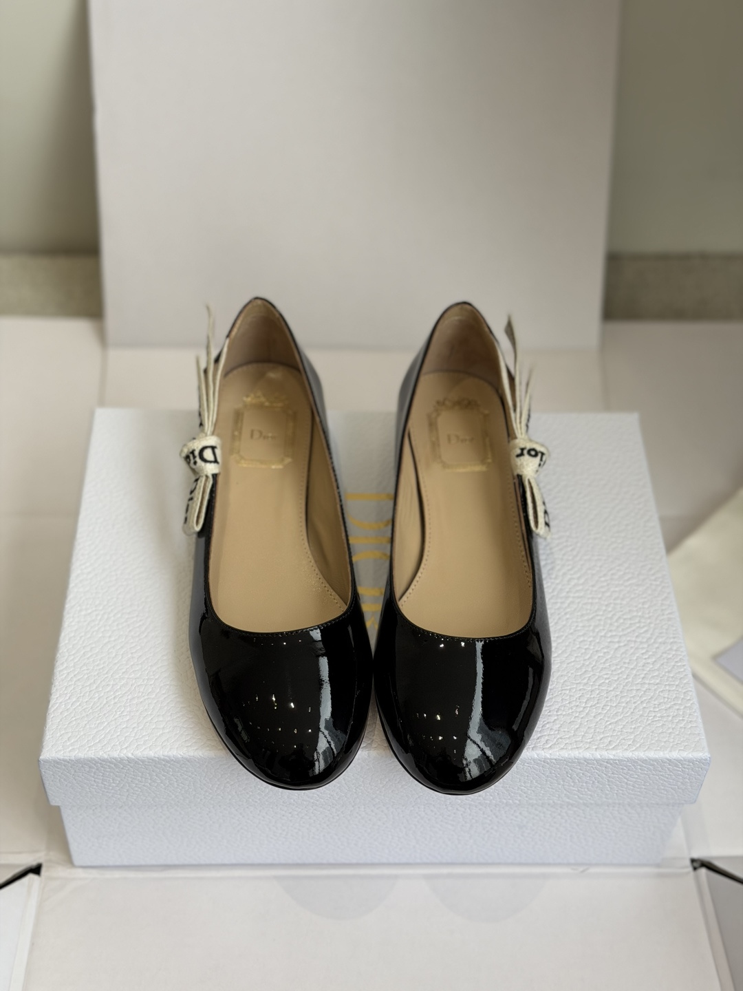 NO:783503,Purchasing-grade Dior Dior 2026 new early spring loafers make you want Mary Jane loafers at first glance. The single shoes are simple and elegant, 'low-key luxury!  Equipped with eye-catching Chanristian Dior logo webbing. It is very high-end, comfortable and good-looking, and can be worn in #spring, summer, autumn and winter!  Material Patent leather/Sheepskin Sole Italian leather outsole Size#35-42 (40.41.42 customization is non-returnable and non-exchangeable), high-heeled shoes, chanel, dior, dior, loafers, mary jane, high heels, sheepskin, Leather soles19860909代购级 Dior 迪奥2026早春新款乐福鞋一眼就想要玛丽珍乐福鞋单鞋简单大方‘低调奢华！ 配上醒目的Chanristian Dior标志织带.非常高级穿着舒适好看 而且好搭配#春夏秋冬都可以穿！ 材料漆皮/羊皮 鞋底意大利真皮大底 Size#35-42（40.41.42定制不退不换),高跟鞋单鞋,chanel,dior,dior,loafers,mary jane,high heels,sheepskin,Leather soles,Women's Shoes