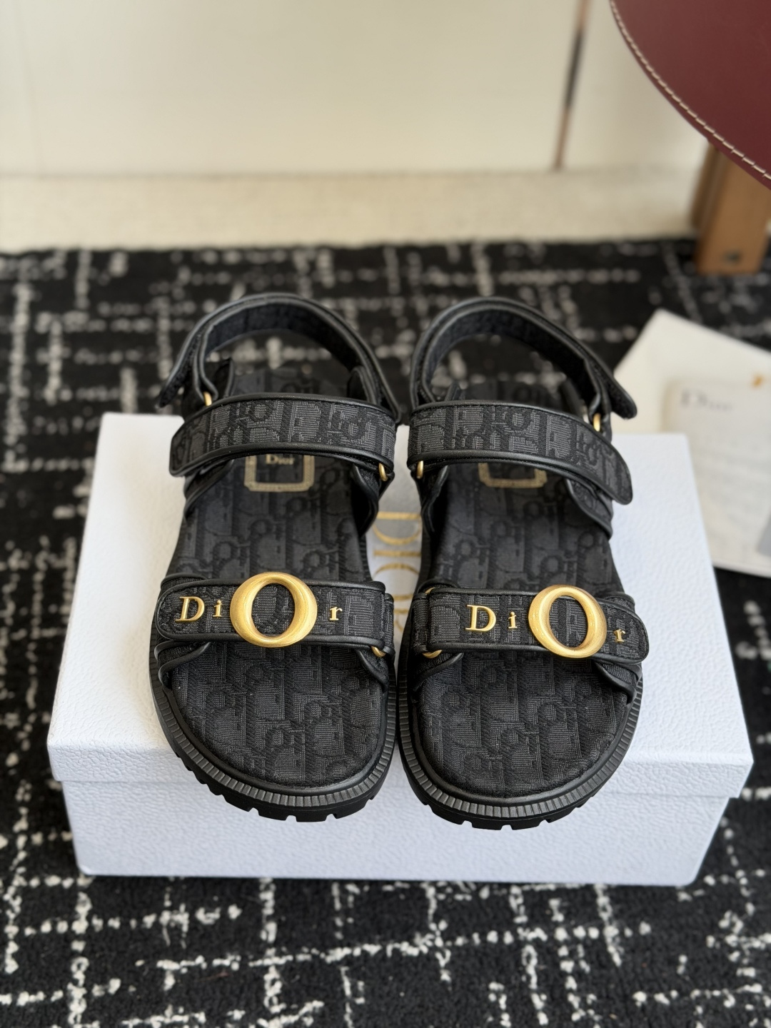 NO:784991,Purchasing-grade Dior hot summer style, Velcro slippers, sandals, GO original replica, high-end customization, super durable and versatile, very comfortable on the feet, super easy to wear, more fragrant than the grandma style, original cowhide upper, original d hardware buckle, original molded TPU outsole Size #35-41 (4041 custom-made, non-refundable), slippers and sandals, dior, sandals, slippers, cowhide19860909代购级 Dior 夏季爆款 魔术贴拖鞋 凉鞋 GO原版复刻 高端定制  超耐看超百搭款 上脚非常舒适 超好穿 比香奶奶款还香 鞋面原版牛皮 原版d五金扣 ,原版开模TPU大底 Size#35-41（4041定做不退换）,拖鞋凉鞋,dior,sandals,slippers,cowhide,Women's Shoes