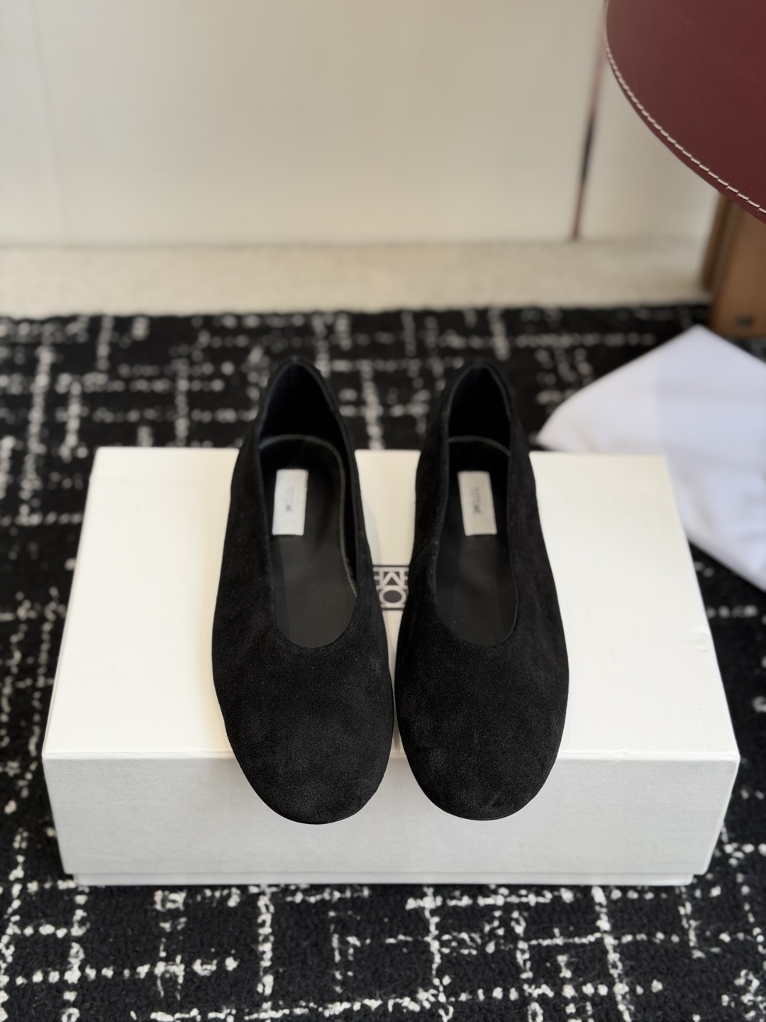 NO:786661,Purchasing agent Toteme 26ss spring and summer new round-toe shoes, high-end and comfortable, matching goddess skirts, small round-toe design dinner series exclusive. Throughout the season lookbook, it completely struck me, simple and yet detailed, easy to wear without tiring the feet, cow suede upper, sheepskin lining, sheepskin insole, Italian genuine leather sole, Size#35-41 (40  41 Custom-made (non-refundable), sandals, ballet shoes, sandals, skirts, sheepskin19860909代购级 Toteme 26ss 春夏季新款 圆头单鞋 高级舒适,配女神们的半身裙,小圆头的设计晚宴系列专属 贯穿整季lookbook完全戳中我,简单又不失细节,好穿不累脚, 鞋面牛反绒 内里羊皮 鞋垫羊皮 鞋底意大利真皮底 Size#35-41（40 41订做不退换）,凉鞋芭蕾舞鞋,sandals,skirts,sheepskin,Women's Shoes