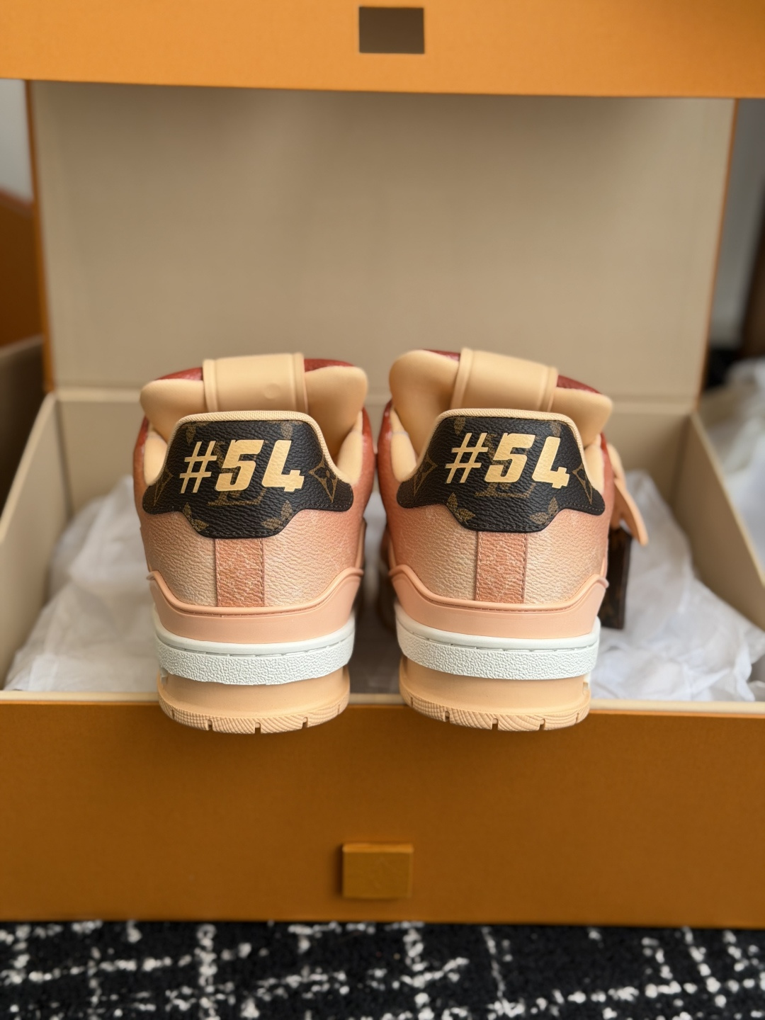 Louis Vuitton Louis Vuitton 26ss 驴家的 trainer板鞋，每个人都必须入的款，绝不后悔