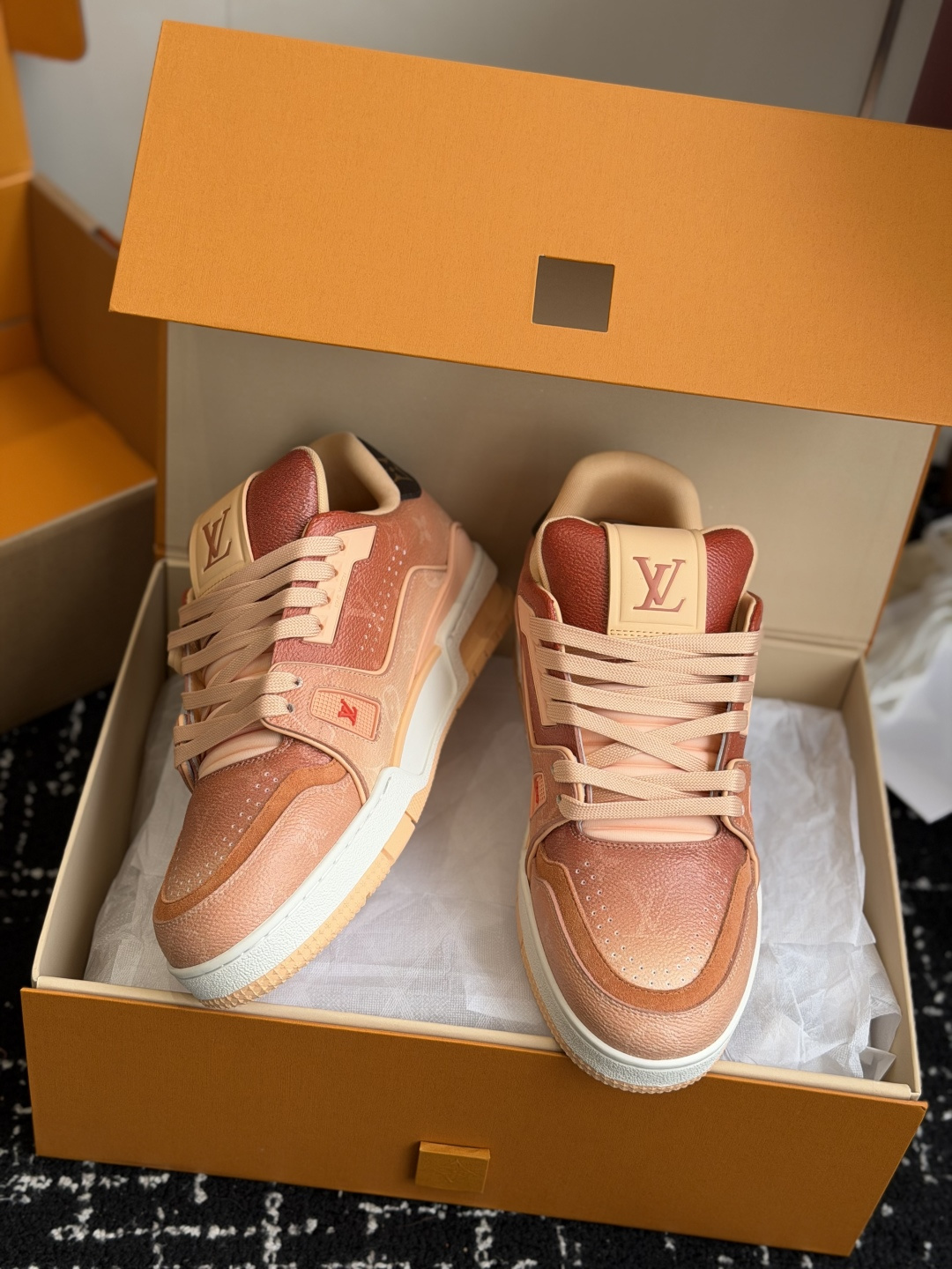 Louis Vuitton Louis Vuitton 26ss 驴家的 trainer板鞋，每个人都必须入的款，绝不后悔