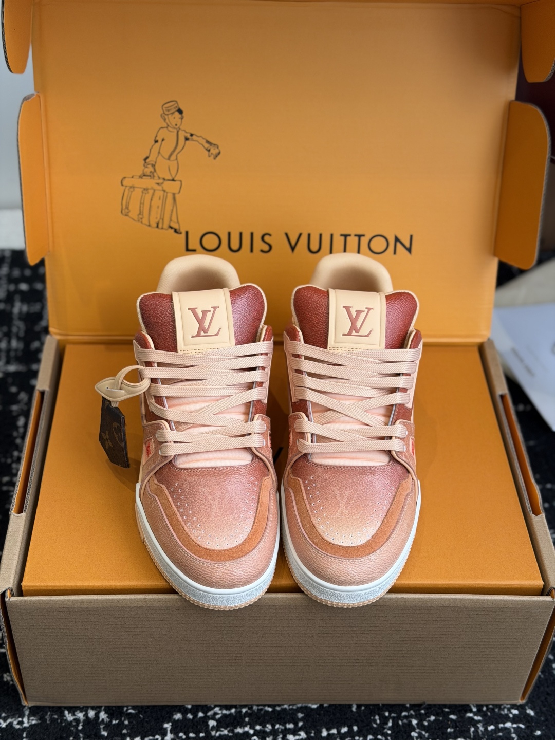 Louis Vuitton Louis Vuitton 26ss 驴家的 trainer板鞋，每个人都必须入的款，绝不后悔