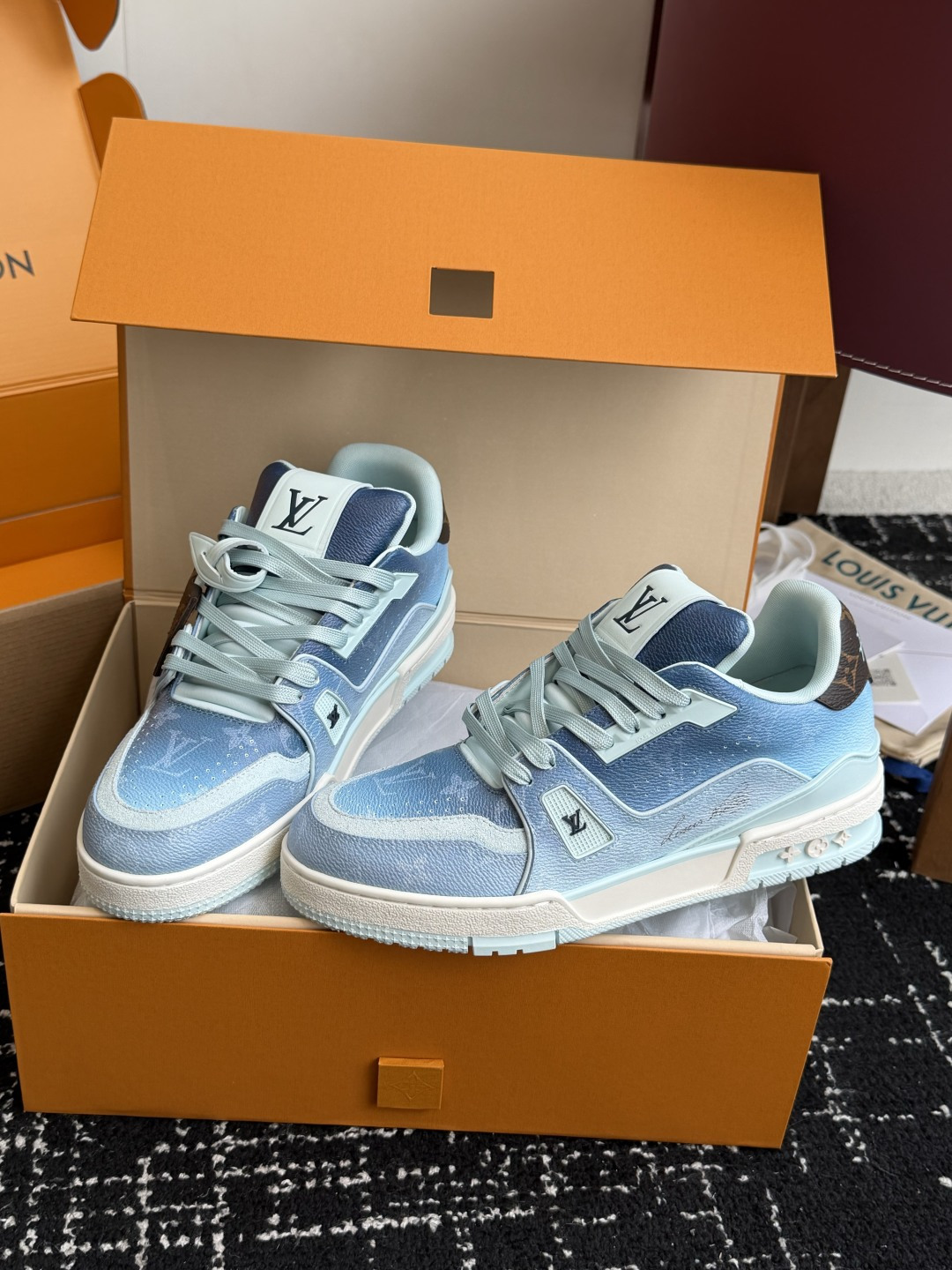 Louis Vuitton Louis Vuitton 26ss 驴家的 trainer板鞋，每个人都必须入的款，绝不后悔