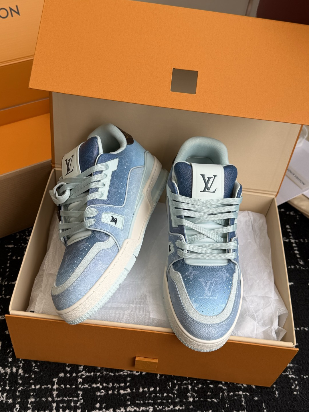 Louis Vuitton Louis Vuitton 26ss 驴家的 trainer板鞋，每个人都必须入的款，绝不后悔