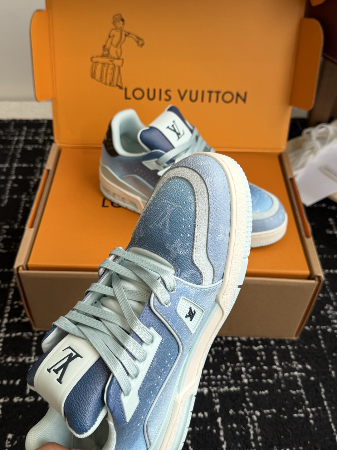 Louis Vuitton Louis Vuitton 26ss 驴家的 trainer板鞋，每个人都必须入的款，绝不后悔