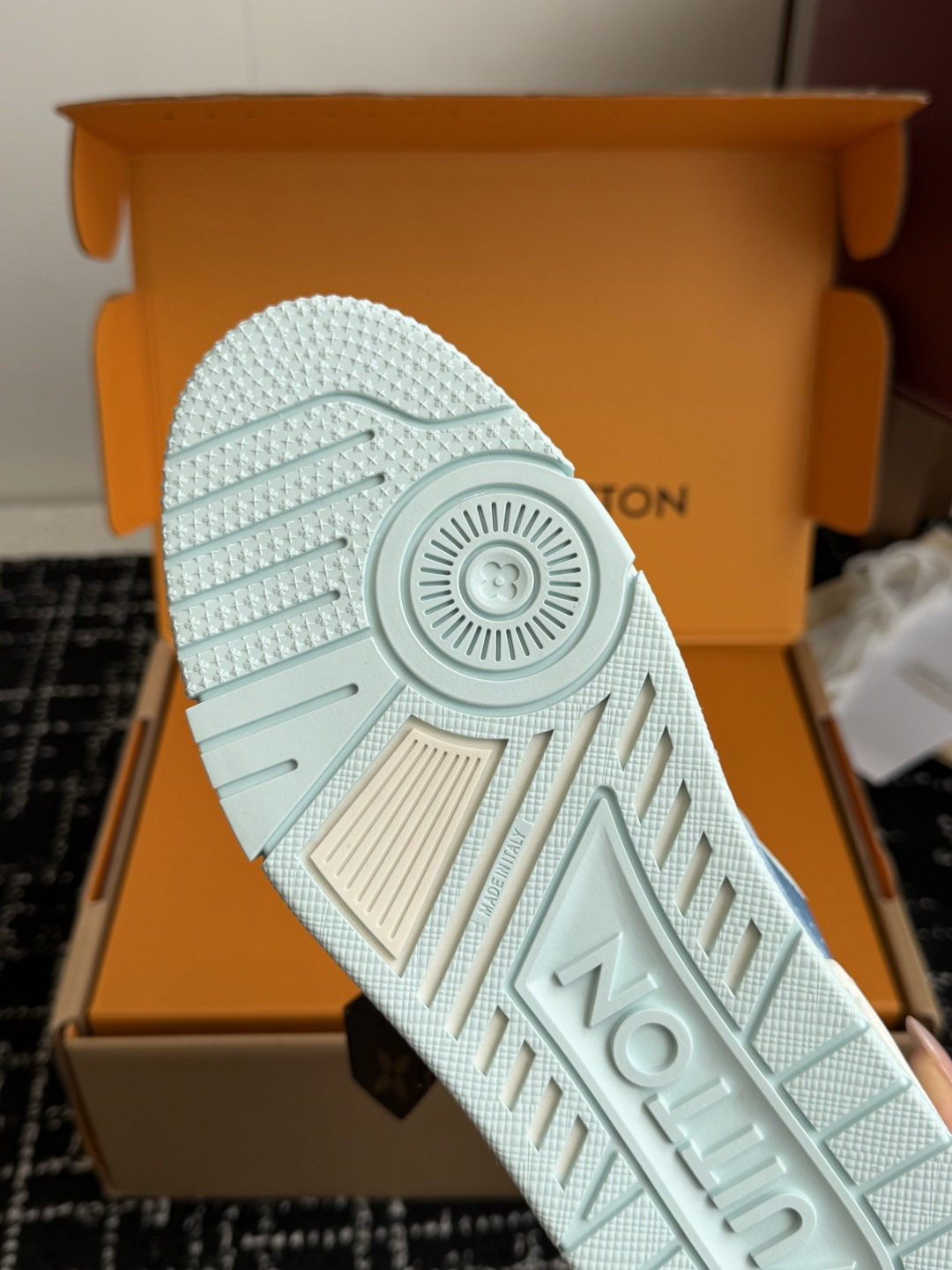 Louis Vuitton Louis Vuitton 26ss 驴家的 trainer板鞋，每个人都必须入的款，绝不后悔