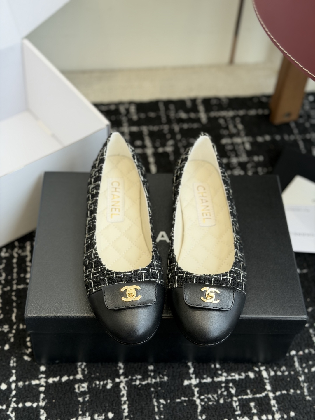 代购级CHANEL小香 26ss 春夏 芭蕾舞鞋 宛如女神脖子上的项链，上脚包裹性非常好，上脚跟显瘦，真