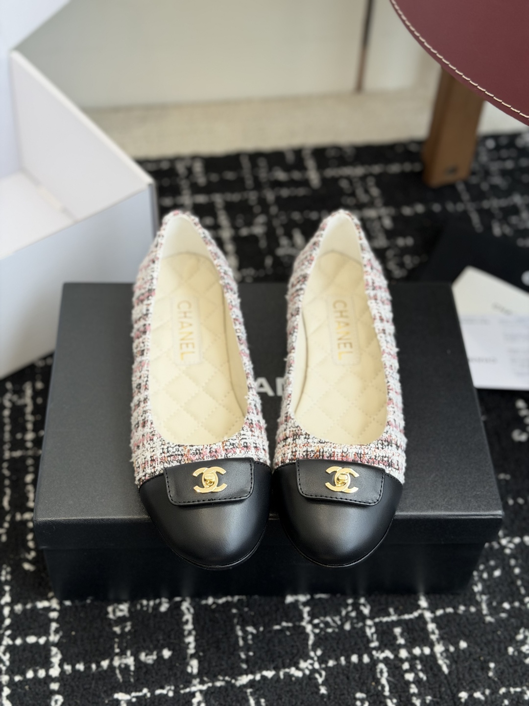 代购级CHANEL小香 26ss 春夏 芭蕾舞鞋 宛如女神脖子上的项链，上脚包裹性非常好，上脚跟显瘦，真