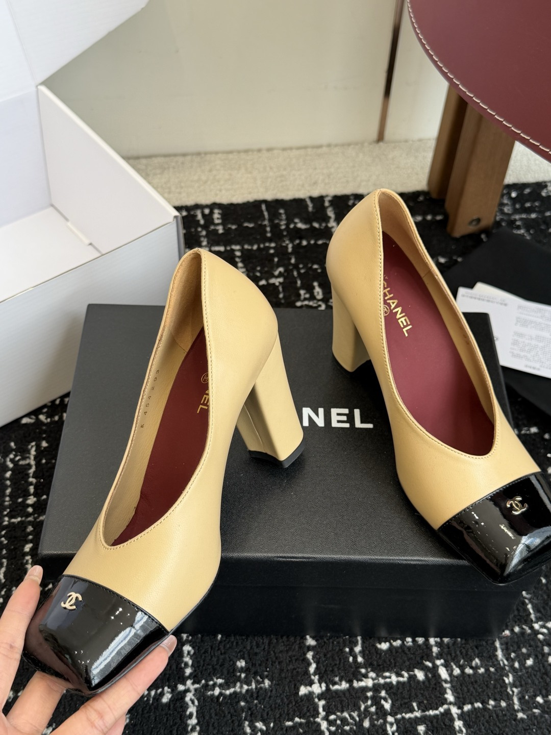 代购级CHANEL小香 26ss 早春新款 后空大方头跟鞋,复古法式优雅感,高级感十足 香奶奶后空玛丽珍 代购级CHANEL小香 26ss 早春新款 后空大方头跟鞋,复古法式优雅感,高级感十足 香奶奶后空玛丽珍