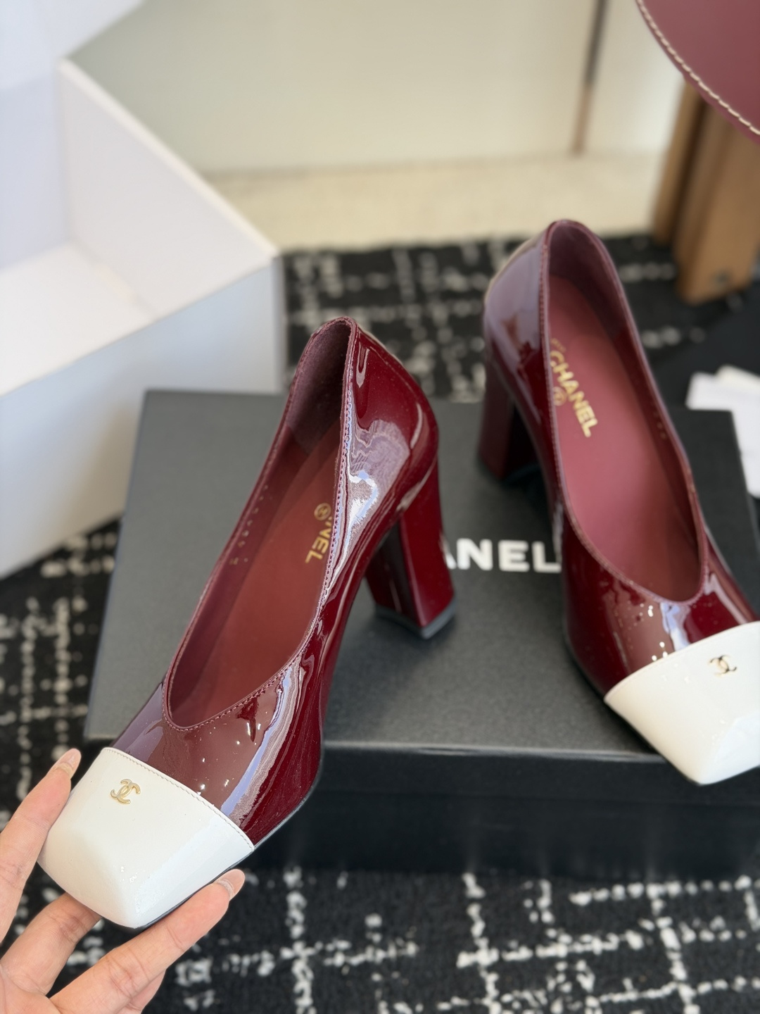 代购级CHANEL小香 26ss 早春新款 后空大方头跟鞋,复古法式优雅感,高级感十足 香奶奶后空玛丽珍 代购级CHANEL小香 26ss 早春新款 后空大方头跟鞋,复古法式优雅感,高级感十足 香奶奶后空玛丽珍