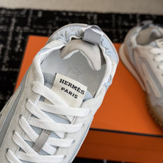 代购级情侣款Hermes26ss爱马仕的jet系列麂皮运动鞋,情侣款 简直就是一年四季日常通勤、休闲时光 代购级情侣款Hermes26ss爱马仕的jet系列麂皮运动鞋,情侣款 简直就是一年四季日常通勤、休闲时光