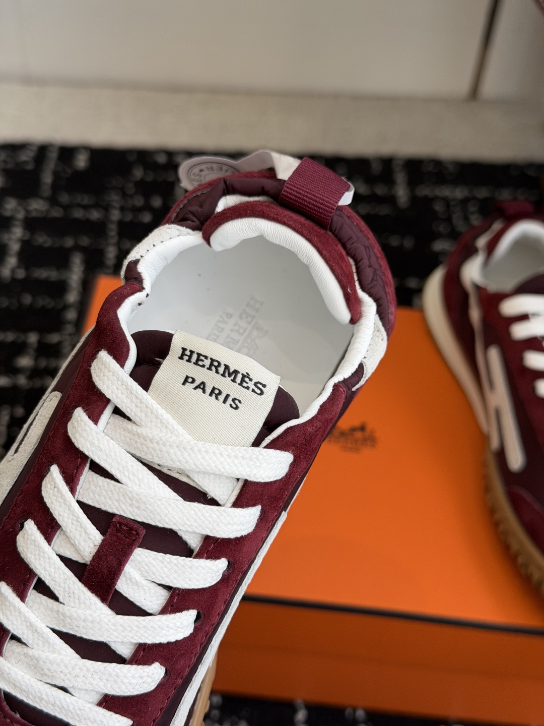 代购级情侣款Hermes26ss爱马仕的jet系列麂皮运动鞋,情侣款 简直就是一年四季日常通勤、休闲时光 代购级情侣款Hermes26ss爱马仕的jet系列麂皮运动鞋,情侣款 简直就是一年四季日常通勤、休闲时光
