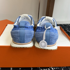 代购级情侣款Hermes26ss爱马仕的jet系列麂皮运动鞋,情侣款 简直就是一年四季日常通勤、休闲时光 代购级情侣款Hermes26ss爱马仕的jet系列麂皮运动鞋,情侣款 简直就是一年四季日常通勤、休闲时光