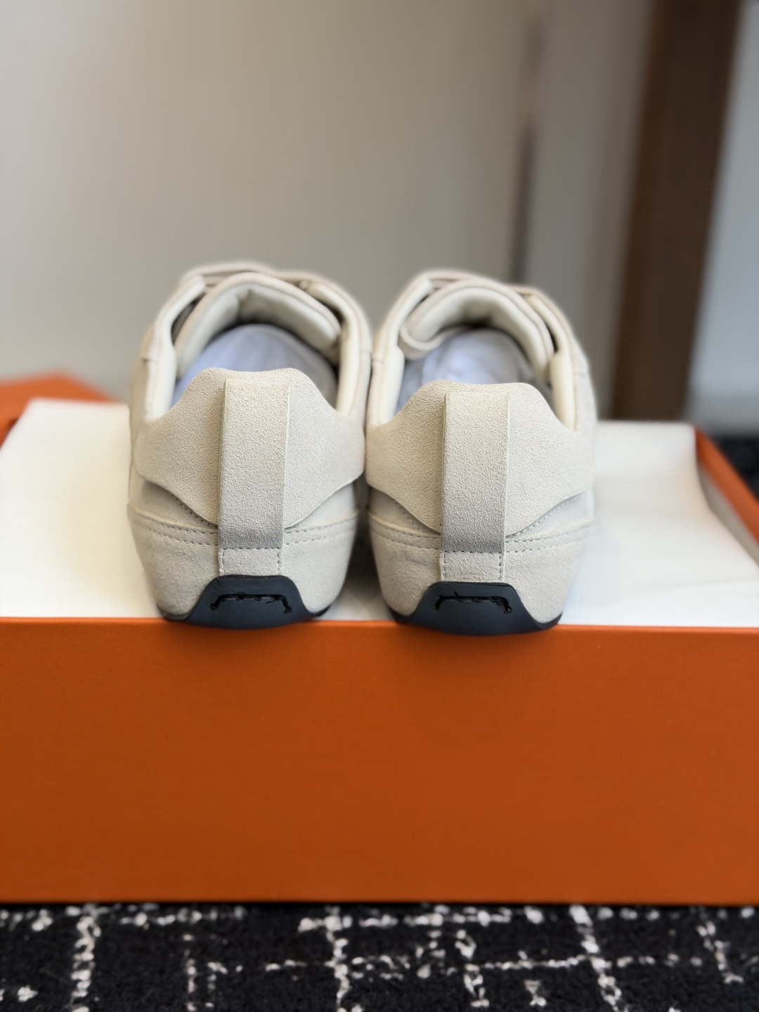 代购级HERMES 爱马仕 26春夏新款秀款德训鞋运动鞋休闲鞋以经典德训鞋为原型，低帮+圆润鞋头的造型简