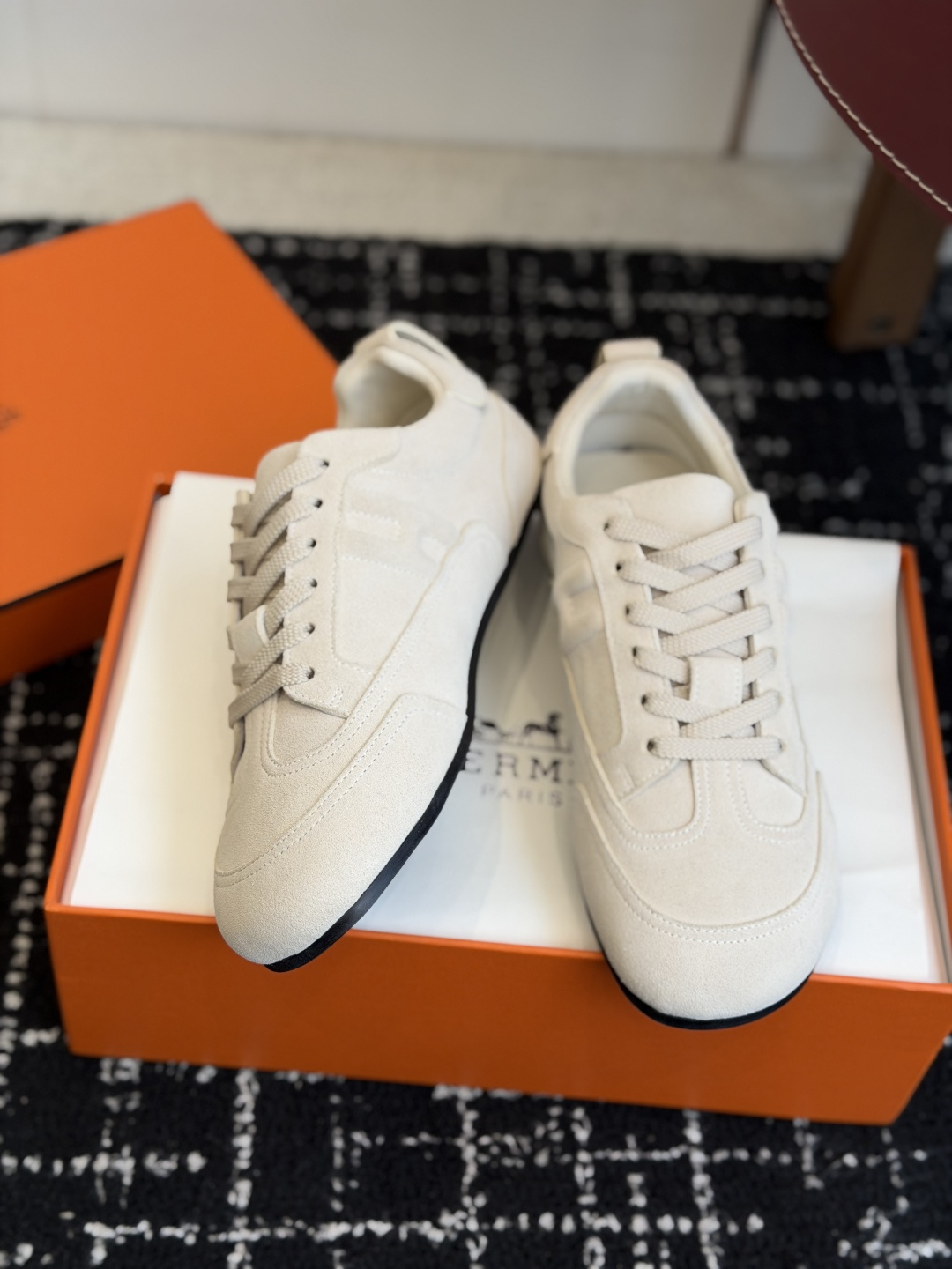 代购级HERMES 爱马仕 26春夏新款秀款德训鞋运动鞋休闲鞋以经典德训鞋为原型，低帮+圆润鞋头的造型简