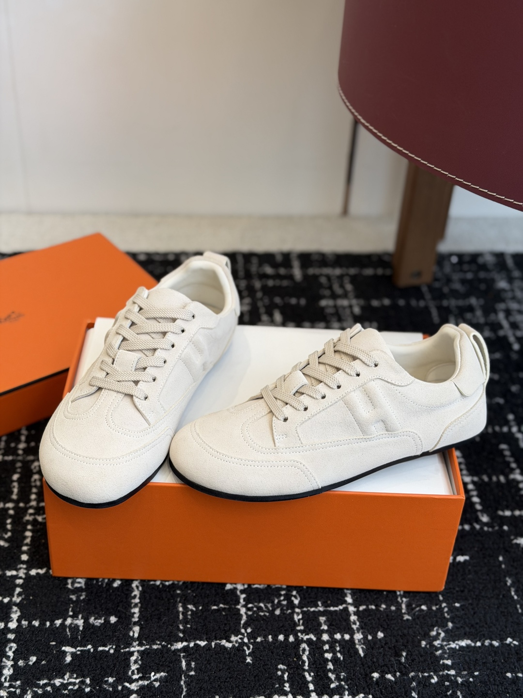 代购级HERMES 爱马仕 26春夏新款秀款德训鞋运动鞋休闲鞋以经典德训鞋为原型，低帮+圆润鞋头的造型简