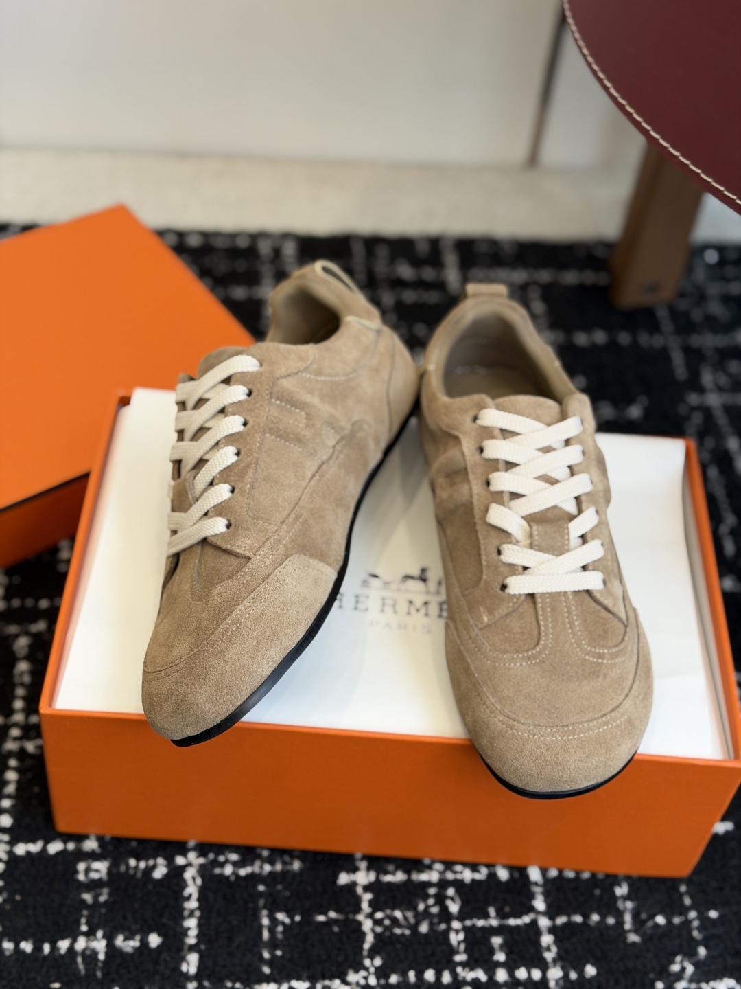 代购级HERMES 爱马仕 26春夏新款秀款德训鞋运动鞋休闲鞋以经典德训鞋为原型，低帮+圆润鞋头的造型简