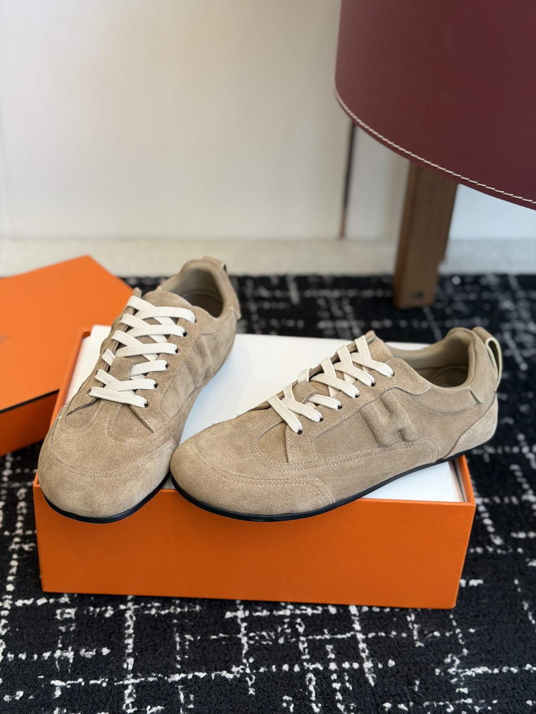 代购级HERMES 爱马仕 26春夏新款秀款德训鞋运动鞋休闲鞋以经典德训鞋为原型，低帮+圆润鞋头的造型简