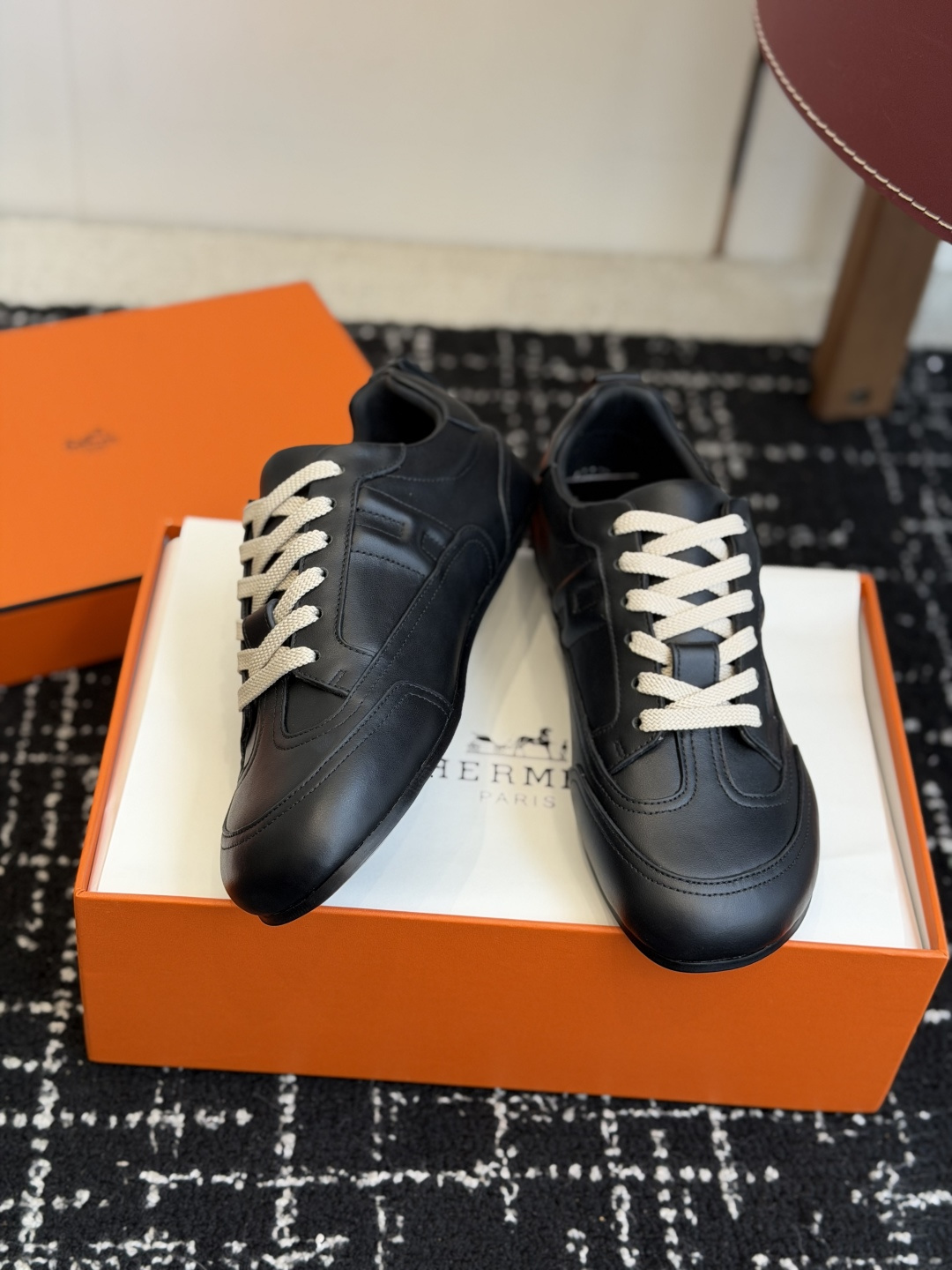代购级HERMES 爱马仕 26春夏新款秀款德训鞋运动鞋休闲鞋以经典德训鞋为原型，低帮+圆润鞋头的造型简