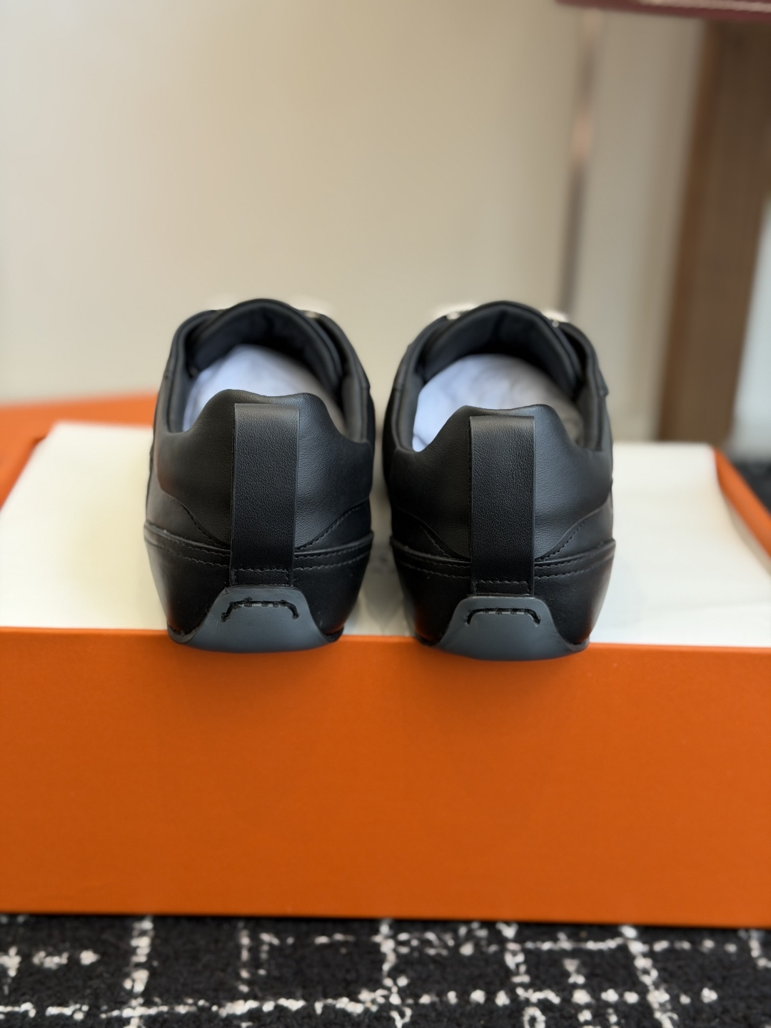 代购级HERMES 爱马仕 26春夏新款秀款德训鞋运动鞋休闲鞋以经典德训鞋为原型，低帮+圆润鞋头的造型简