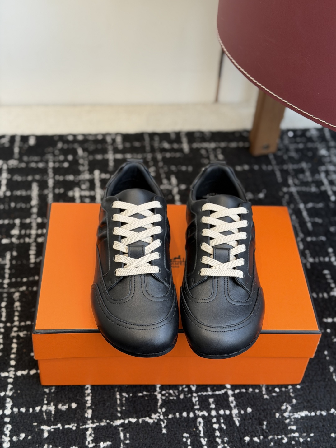 代购级HERMES 爱马仕 26春夏新款秀款德训鞋运动鞋休闲鞋以经典德训鞋为原型，低帮+圆润鞋头的造型简