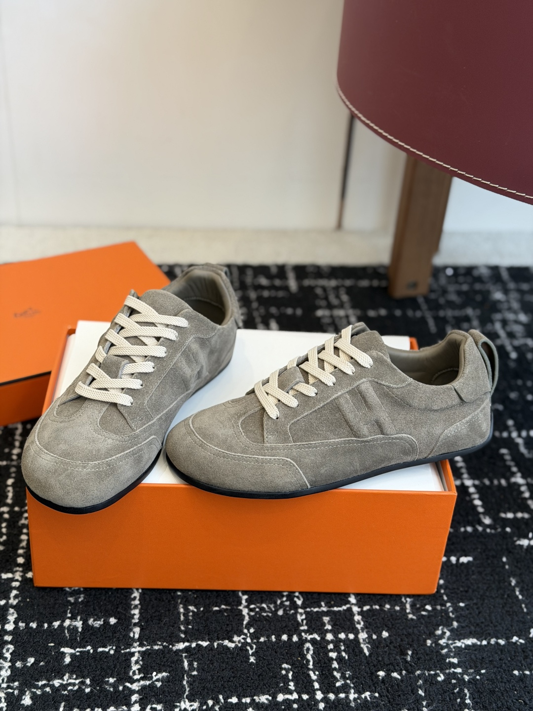 代购级HERMES 爱马仕 26春夏新款秀款德训鞋运动鞋休闲鞋以经典德训鞋为原型，低帮+圆润鞋头的造型简