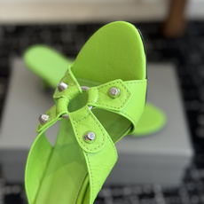 代购级Balenciaga26ss春夏新款铆钉镂空高跟凉拖利落大气的露趾方头剪裁,自带利落高级质感,经典 代购级Balenciaga26ss春夏新款铆钉镂空高跟凉拖利落大气的露趾方头剪裁,自带利落高级质感,经典