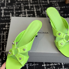 代购级Balenciaga26ss春夏新款铆钉镂空高跟凉拖利落大气的露趾方头剪裁,自带利落高级质感,经典 代购级Balenciaga26ss春夏新款铆钉镂空高跟凉拖利落大气的露趾方头剪裁,自带利落高级质感,经典