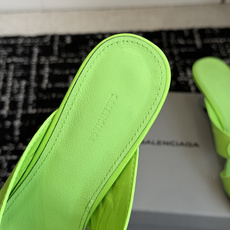 代购级Balenciaga26ss春夏新款铆钉镂空高跟凉拖利落大气的露趾方头剪裁,自带利落高级质感,经典 代购级Balenciaga26ss春夏新款铆钉镂空高跟凉拖利落大气的露趾方头剪裁,自带利落高级质感,经典