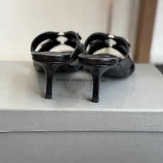代购级Balenciaga26ss春夏新款铆钉镂空高跟凉拖利落大气的露趾方头剪裁,自带利落高级质感,经典 代购级Balenciaga26ss春夏新款铆钉镂空高跟凉拖利落大气的露趾方头剪裁,自带利落高级质感,经典