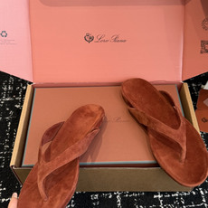 东莞代购级Loro Pian* 26ss 春夏系列 lp顶级版本 英伦夹脚拖鞋人字拖 原来这就是传说走两 东莞代购级Loro Pian* 26ss 春夏系列 lp顶级版本 英伦夹脚拖鞋人字拖 原来这就是传说走两