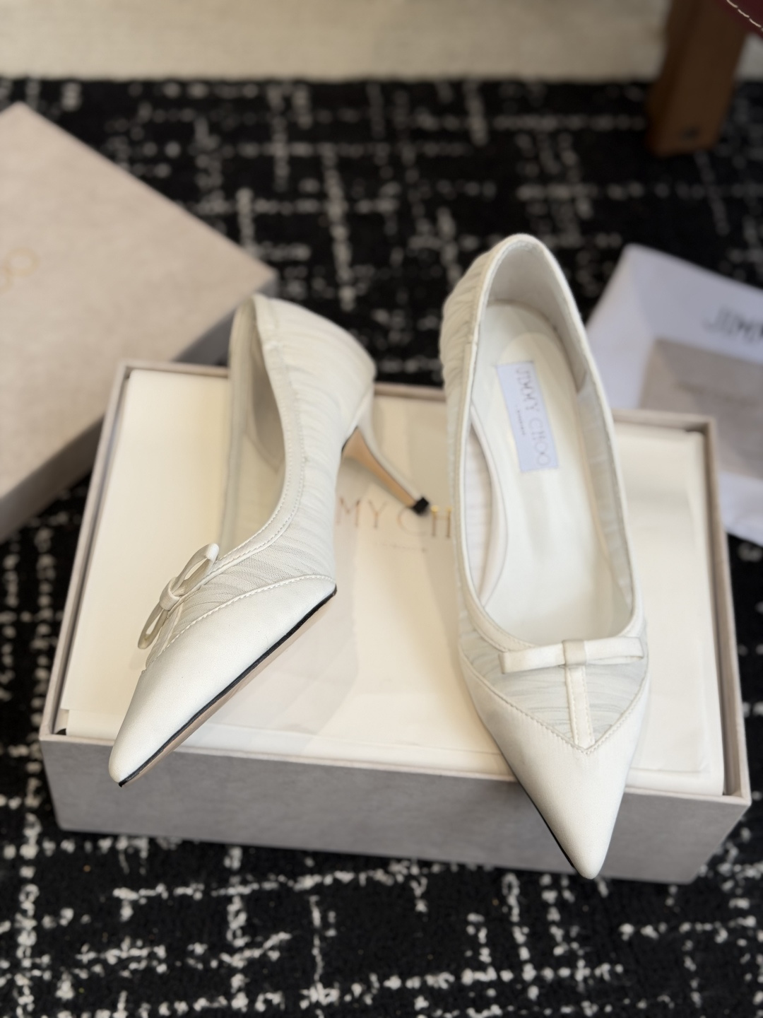代购级Jimmy Choo 26ss 春夏 系列JC新款 高跟凉鞋模糊鞋履与珠宝配饰之间的界线 鲜明 J