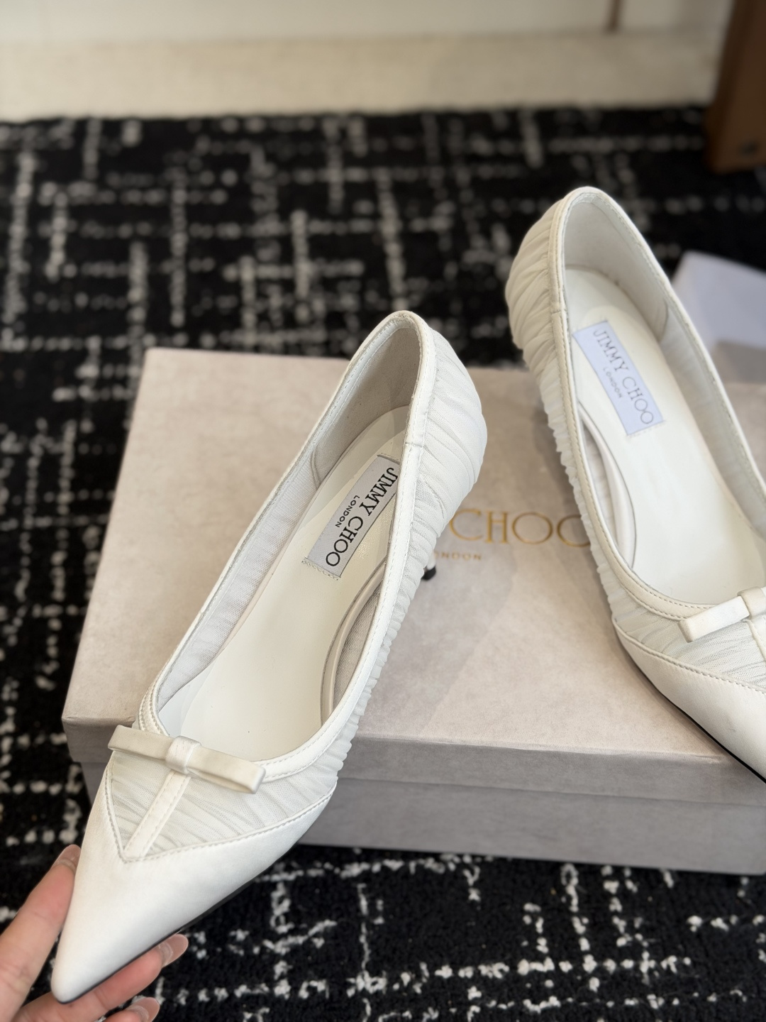 代购级Jimmy Choo 26ss 春夏 系列JC新款 高跟凉鞋模糊鞋履与珠宝配饰之间的界线 鲜明 J