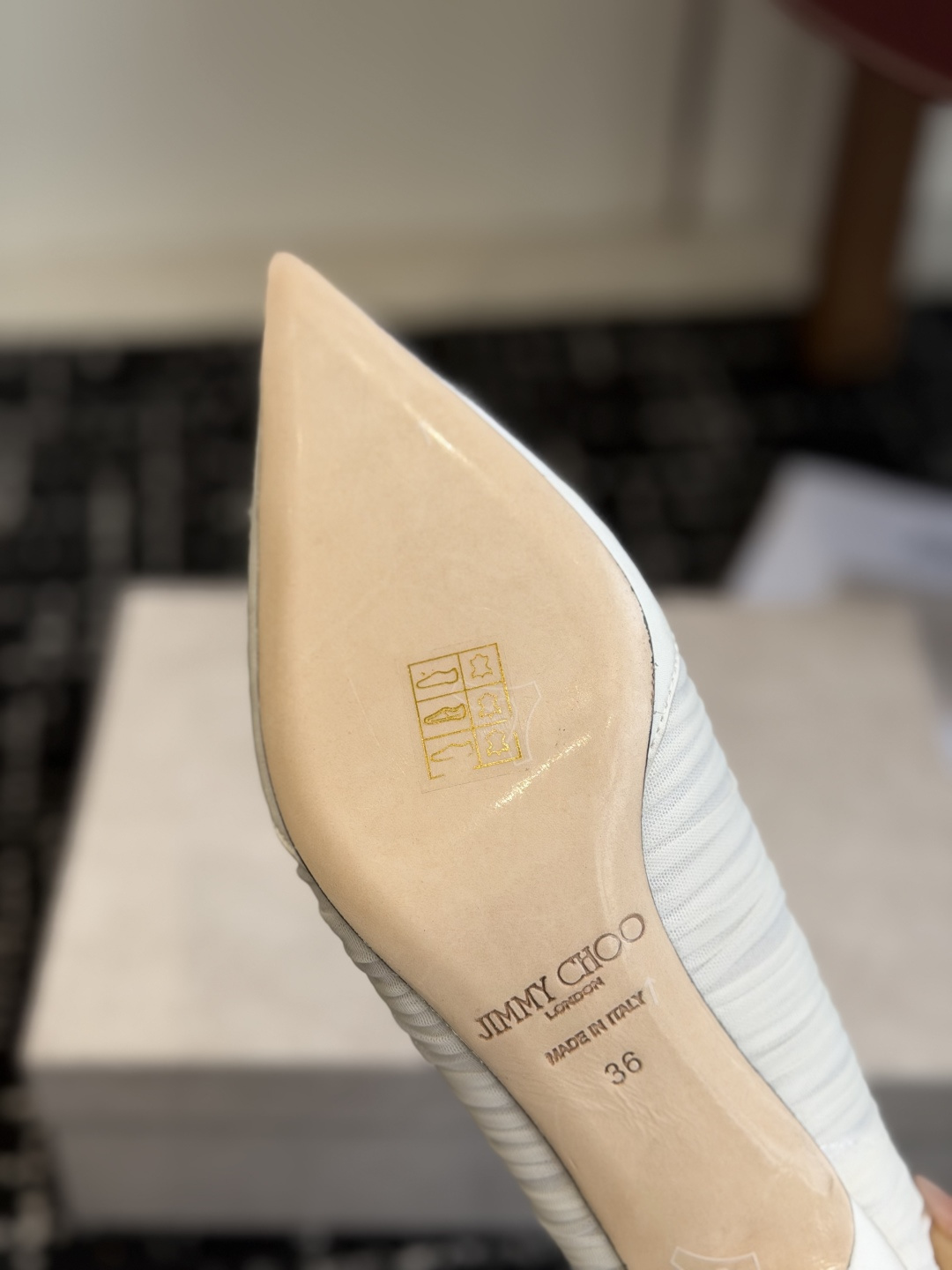 代购级Jimmy Choo 26ss 春夏 系列JC新款 高跟凉鞋模糊鞋履与珠宝配饰之间的界线 鲜明 J